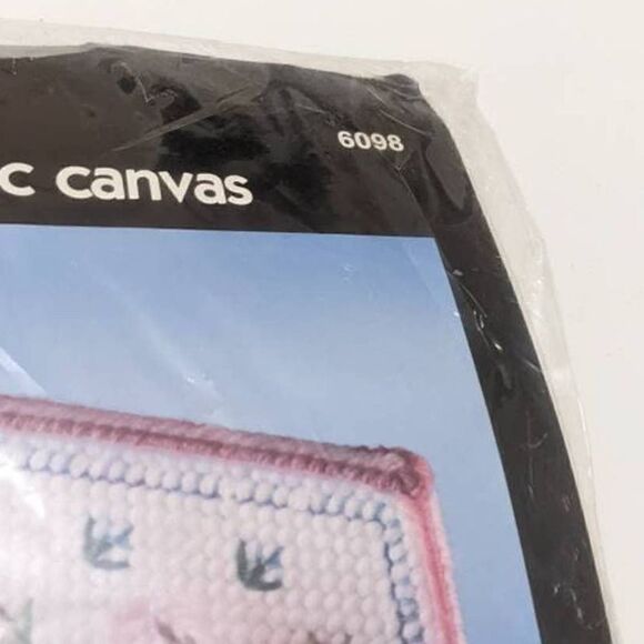Bucilla Plastic Canvas Needlepoint Kit 6098 Toy NEW‎ 8 x 7.5 Vintage 90s 1992 - Picture 2 of 4